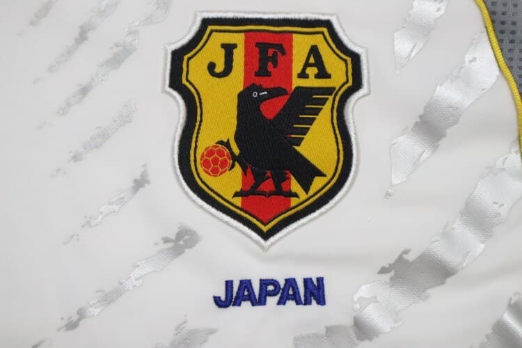 Japan 2006 away shirt detail: the JFA Yatagarasu crest on the white body.