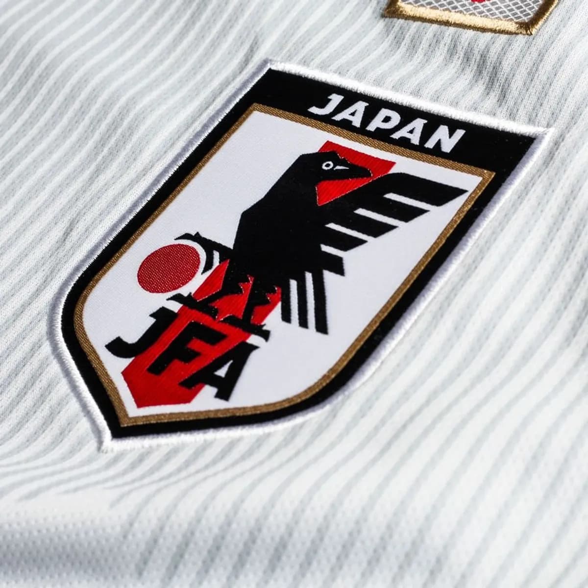 Detail of the Japan 2018 away: the JFA crest on the white body.
